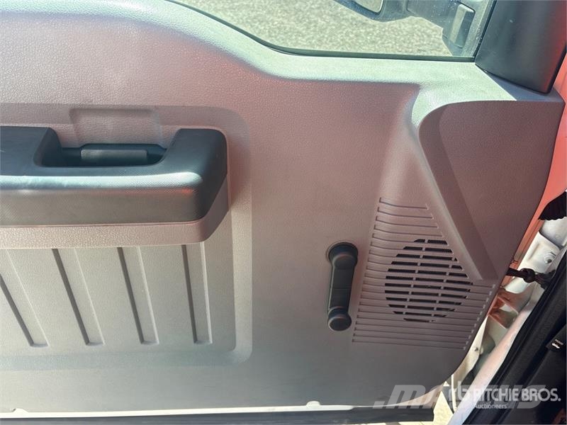 Ford F-550 Pacēlāji uz automašīnas bāzes