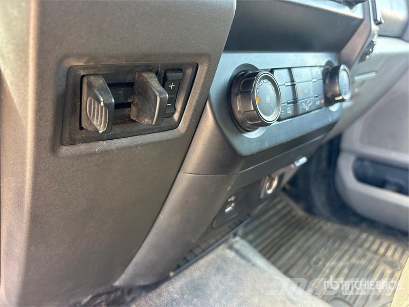 Ford F-550 Pacēlāji uz automašīnas bāzes