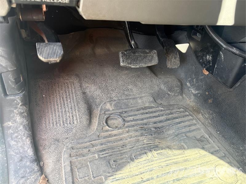 Ford F-550 Teherautóra szerelt emelők és állványok