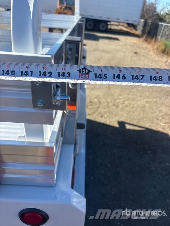 Ford F-550 Flatbed / Dropside trucks
