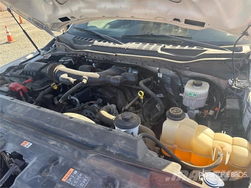 Ford F-550 Teherautóra szerelt emelők és állványok