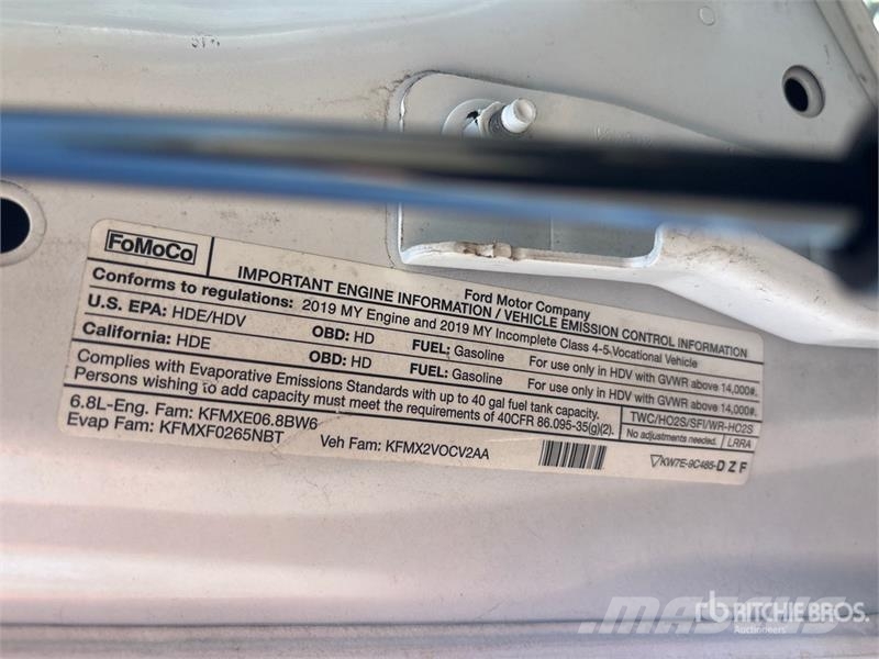 Ford F-550 Teherautóra szerelt emelők és állványok