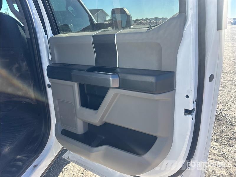 Ford F-550 Flatbed / Dropside trucks