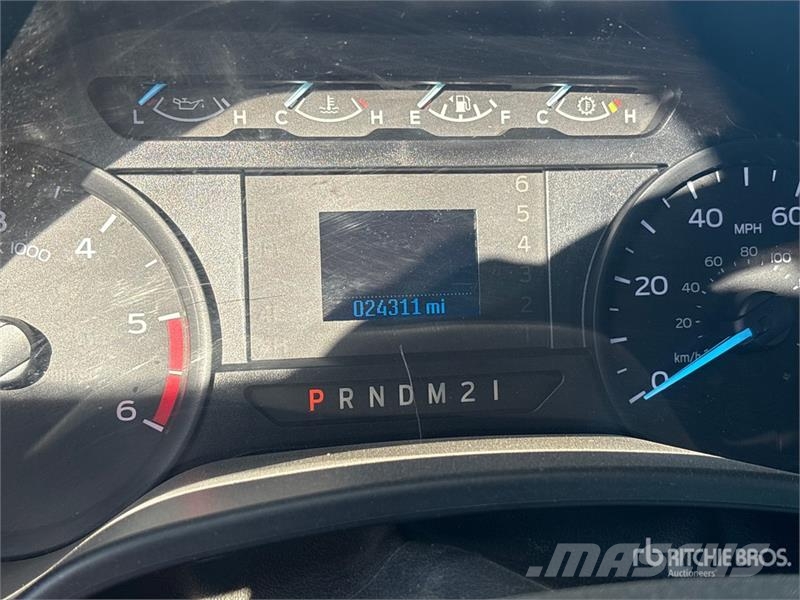 Ford F-550 Teherautóra szerelt emelők és állványok
