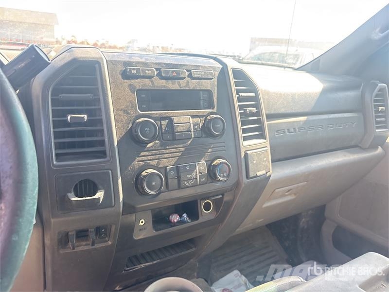 Ford F-550 Моторизирани платформи с талига