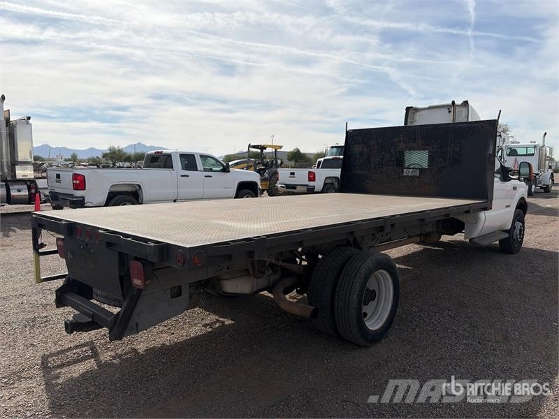 Ford F-550 Platformas/izkraušana no sāniem