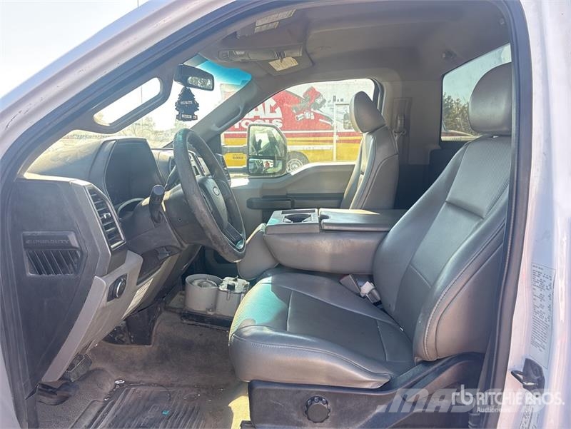 Ford F-550 Моторизирани платформи с талига
