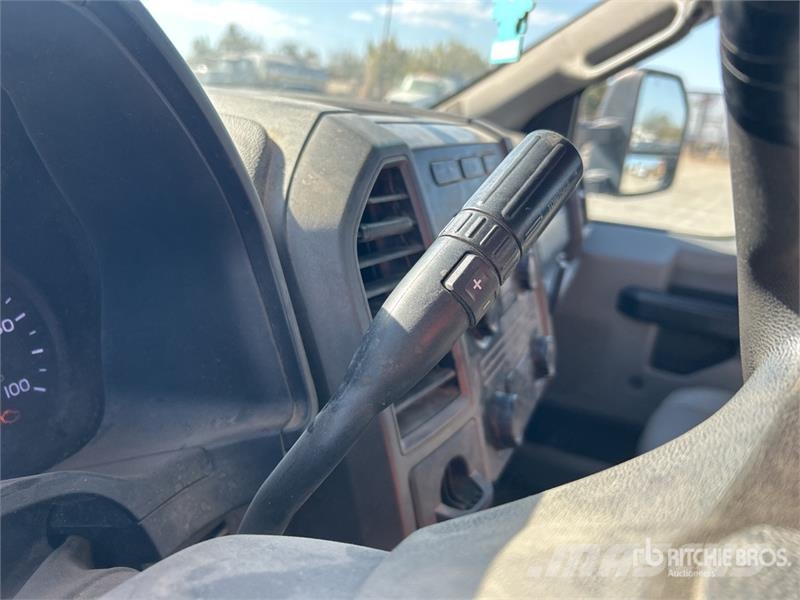 Ford F-550 Моторизирани платформи с талига