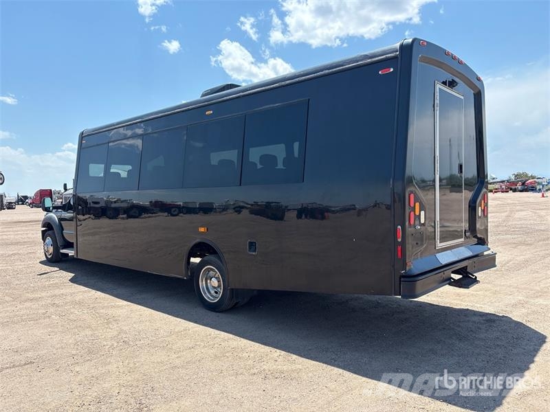 Ford F-550 4x2 27-Seat Transit Bus Minibussit