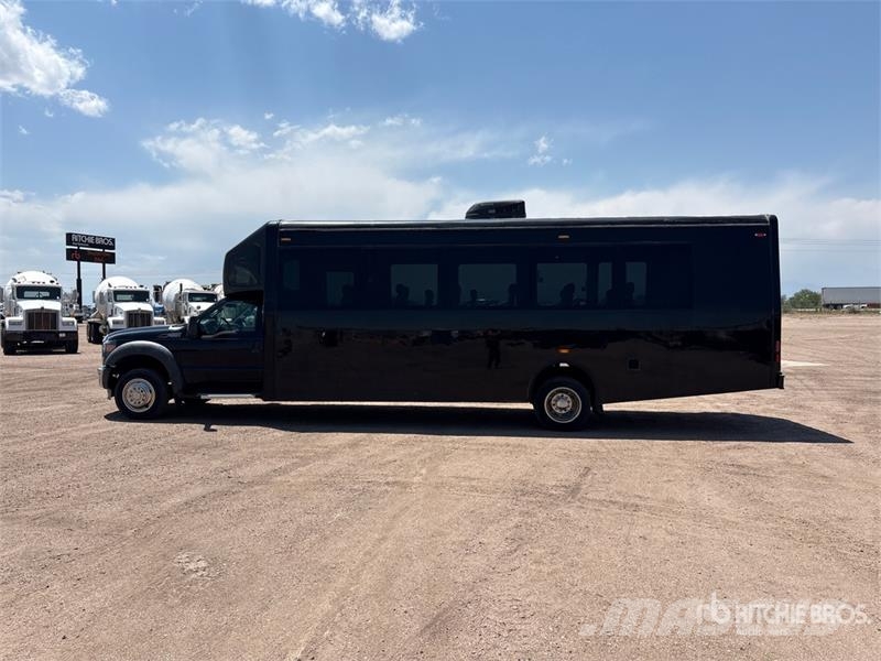 Ford F-550 4x2 27-Seat Transit Bus Minibussit