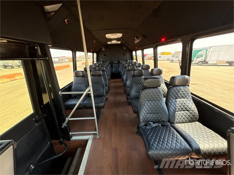 Ford F-550 4x2 27-Seat Transit Bus Minibussit