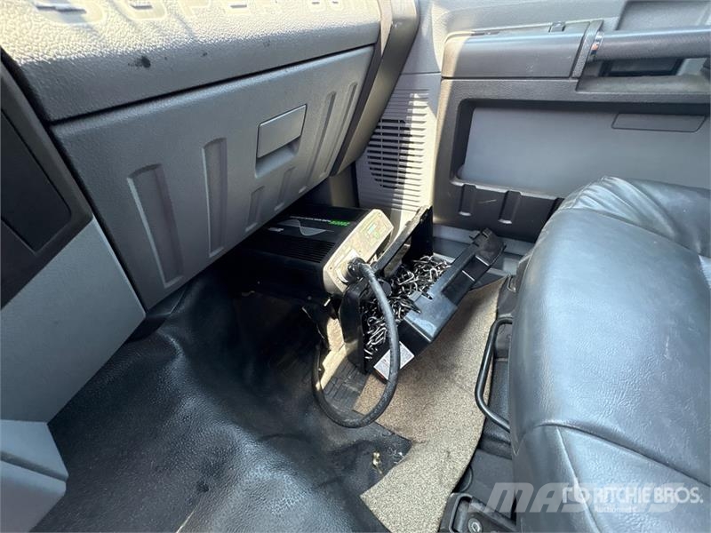 Ford F-550 4x2 27-Seat Transit Bus Minibussit