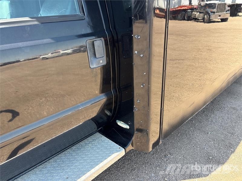 Ford F-550 4x2 27-Seat Transit Bus Minibussit