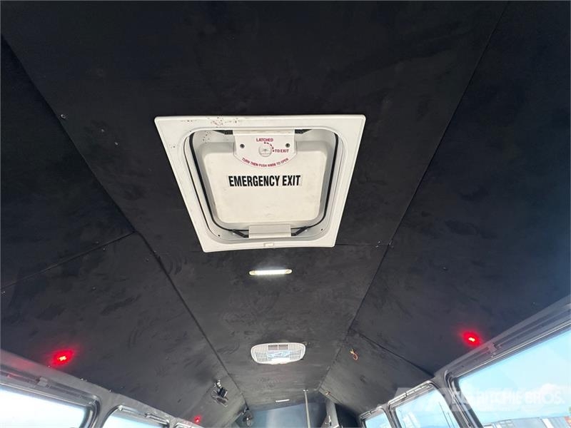 Ford F-550 4x2 27-Seat Transit Bus Minibussit