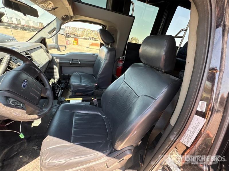 Ford F-550 4x2 27-Seat Transit Bus Minibussit