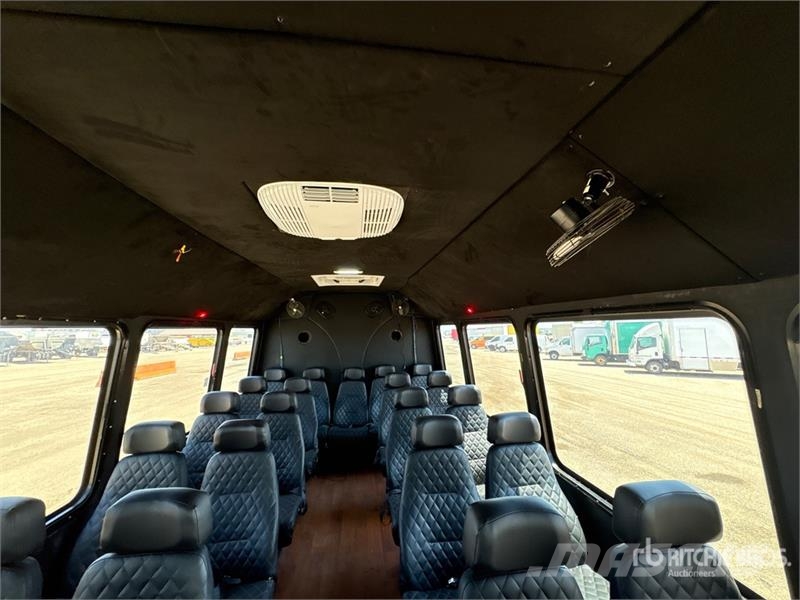 Ford F-550 4x2 27-Seat Transit Bus Minibussit