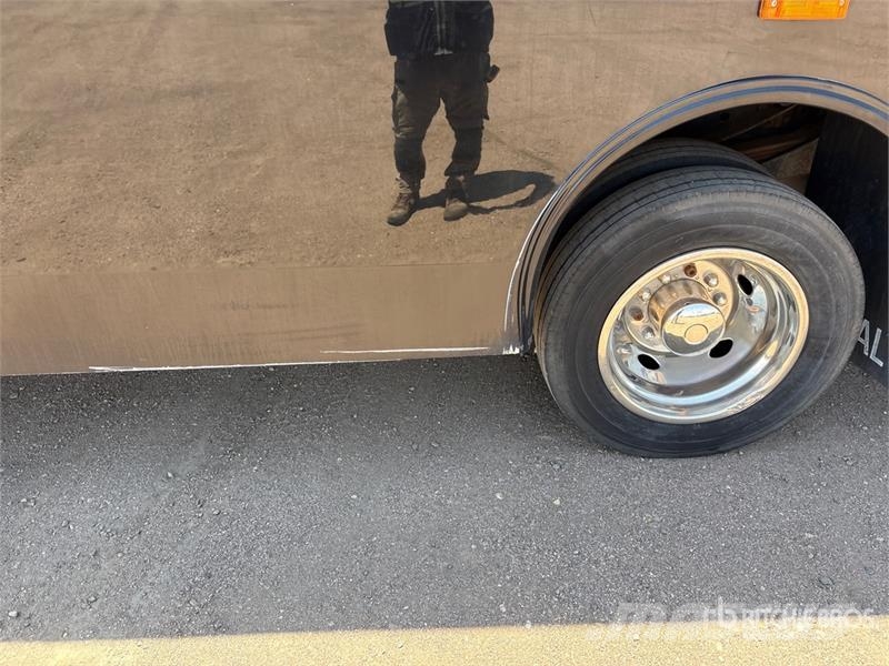 Ford F-550 4x2 27-Seat Transit Bus Minibussit