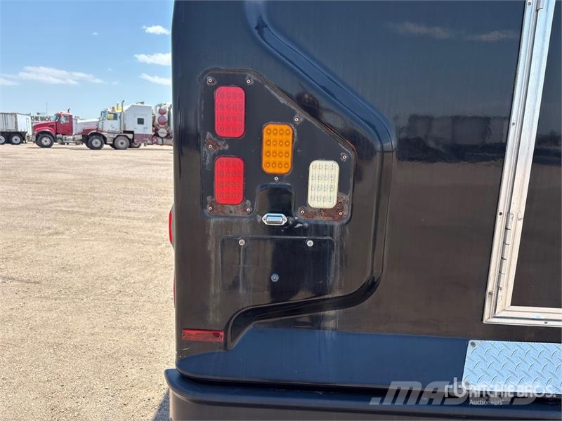 Ford F-550 4x2 27-Seat Transit Bus Minibussit