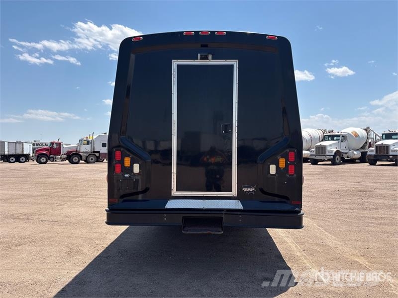 Ford F-550 4x2 27-Seat Transit Bus Minibussit