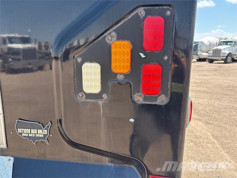 Ford F-550 4x2 27-Seat Transit Bus Minibussit
