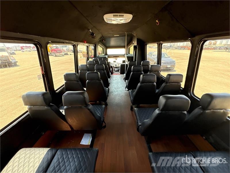 Ford F-550 4x2 27-Seat Transit Bus Minibussit