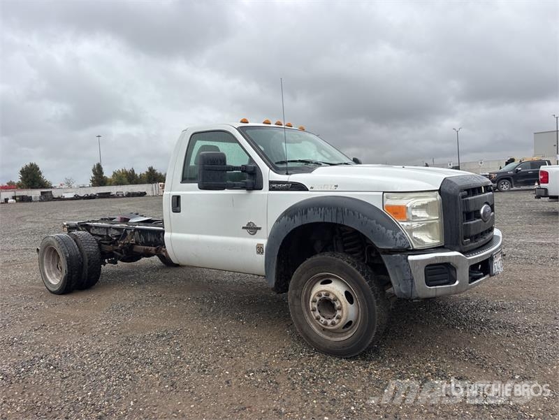 Ford F-550 4x2 Cab and Chassis Cabines e interior