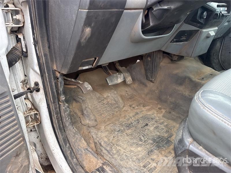 Ford F-550 4x2 Cab and Chassis Cabines e interior