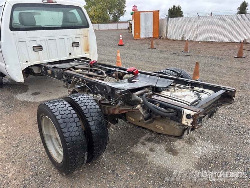 Ford F-550 4x2 Cab and Chassis Cabines e interior