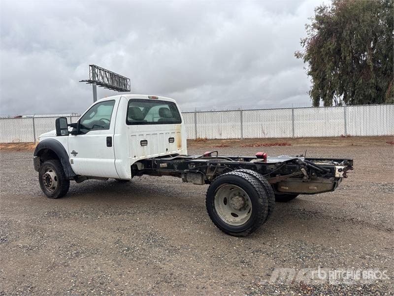 Ford F-550 4x2 Cab and Chassis Cabines e interior