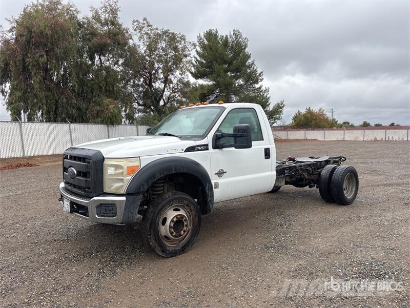 Ford F-550 4x2 Cab and Chassis Cabines e interior