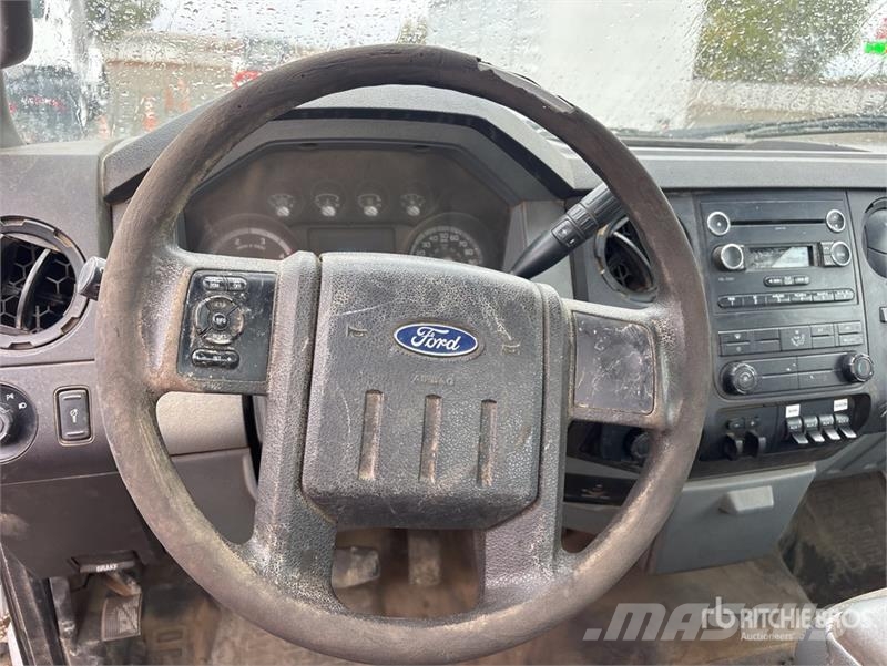 Ford F-550 4x2 Cab and Chassis Cabines e interior