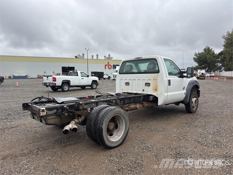 Ford F-550 4x2 Cab and Chassis Cabines e interior