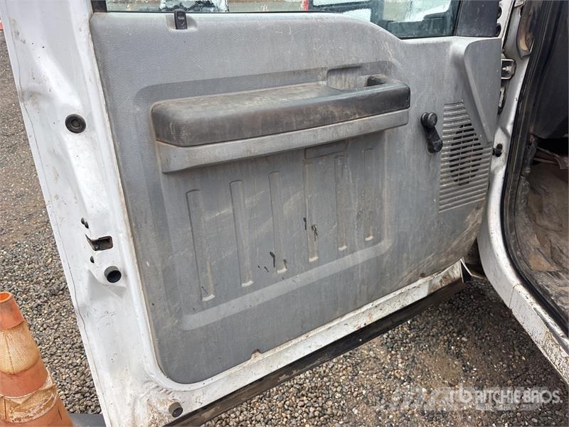 Ford F-550 4x2 Cab and Chassis Cabines e interior