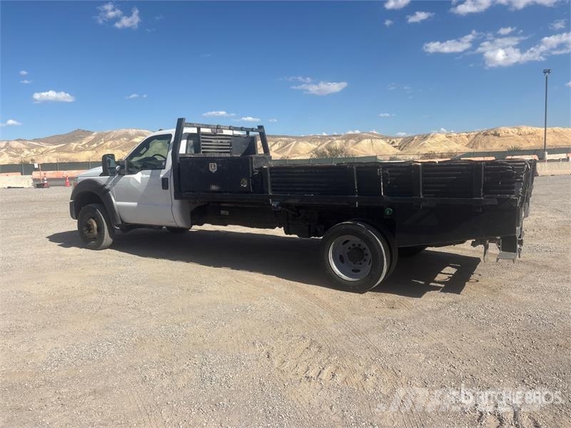 Ford F-550 4x2 Flatbed Truck Flakbilar