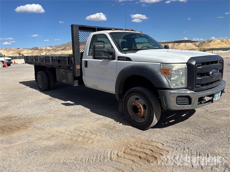 Ford F-550 4x2 Flatbed Truck Madelautod