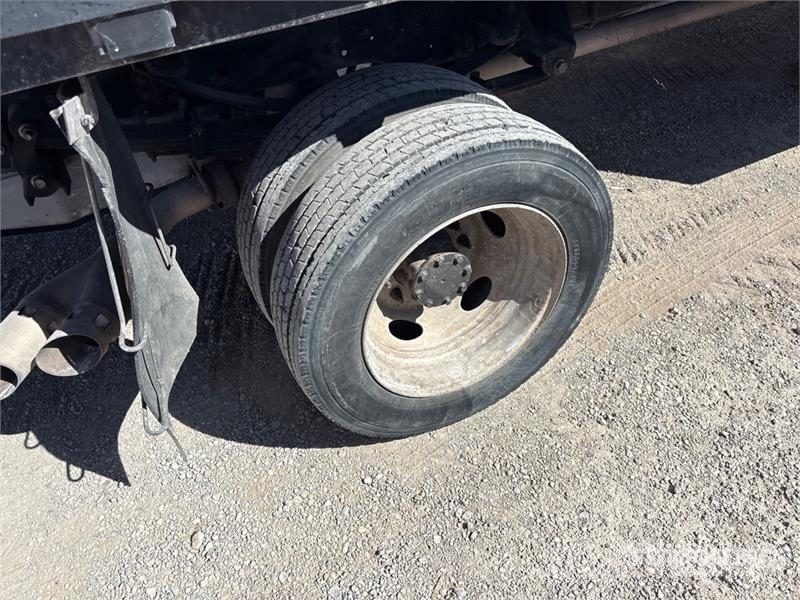 Ford F-550 4x2 Flatbed Truck Madelautod