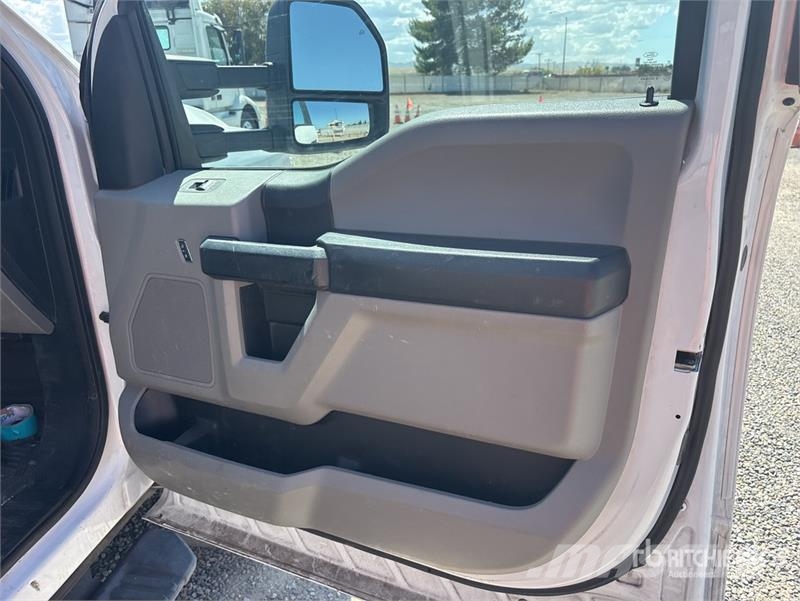Ford F-550 4x2 Flatbed Truck Madelautod