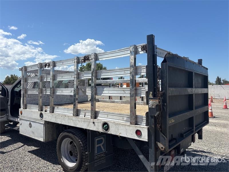 Ford F-550 4x2 Flatbed Truck Madelautod