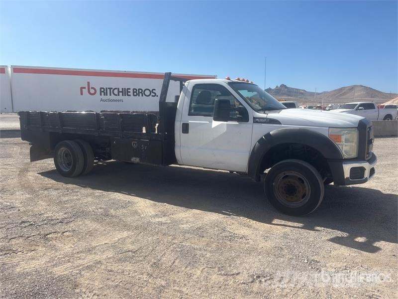 Ford F-550 4x2 Flatbed Truck Flakbilar