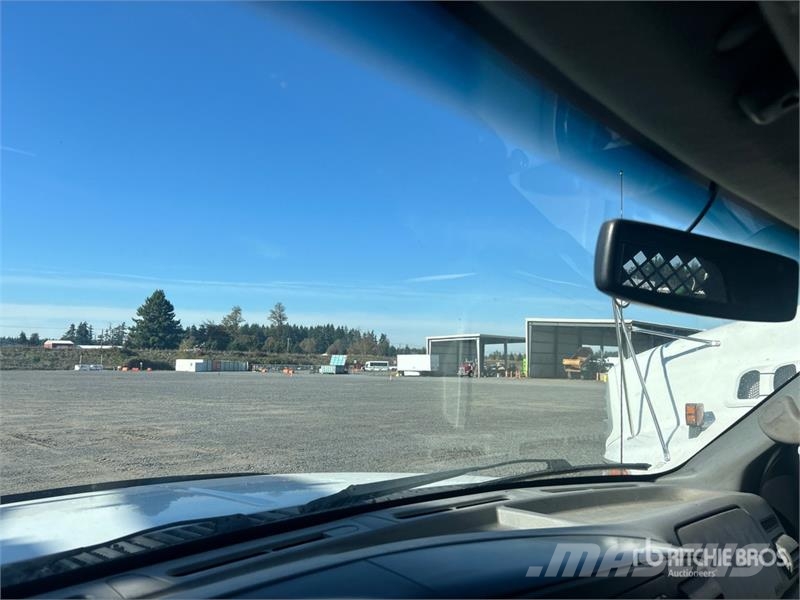 Ford F-550 4x2 Flatbed Truck Lastbil med lad/Flatbed