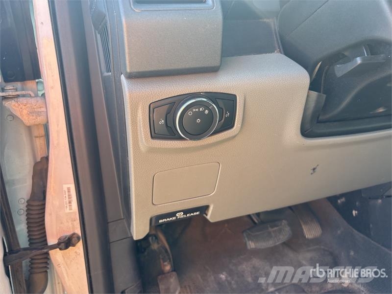 Ford F-550 4x2 Flatbed Truck Madelautod