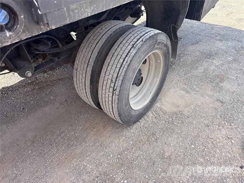 Ford F-550 4x2 Flatbed Truck Madelautod