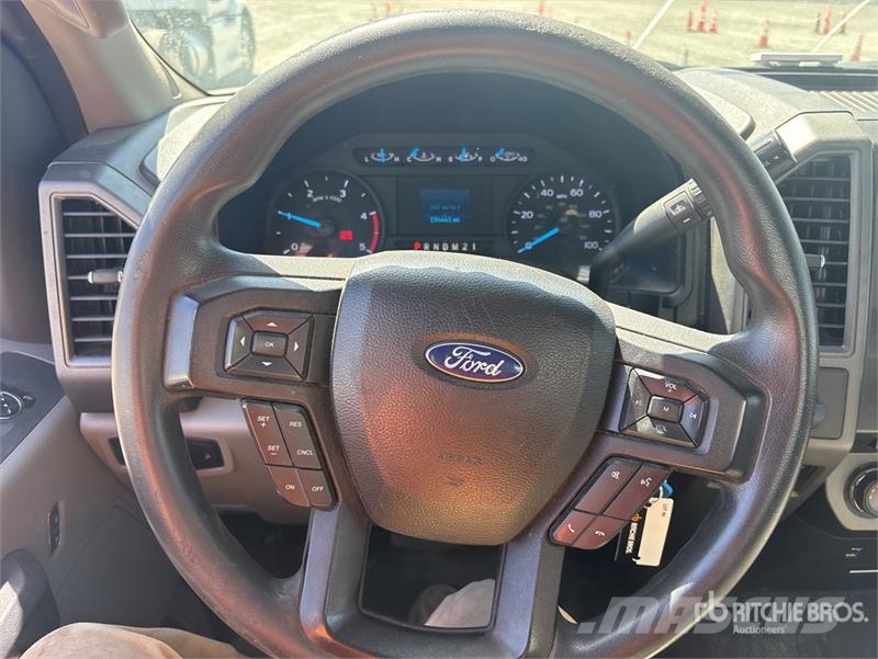 Ford F-550 4x2 Flatbed Truck Madelautod