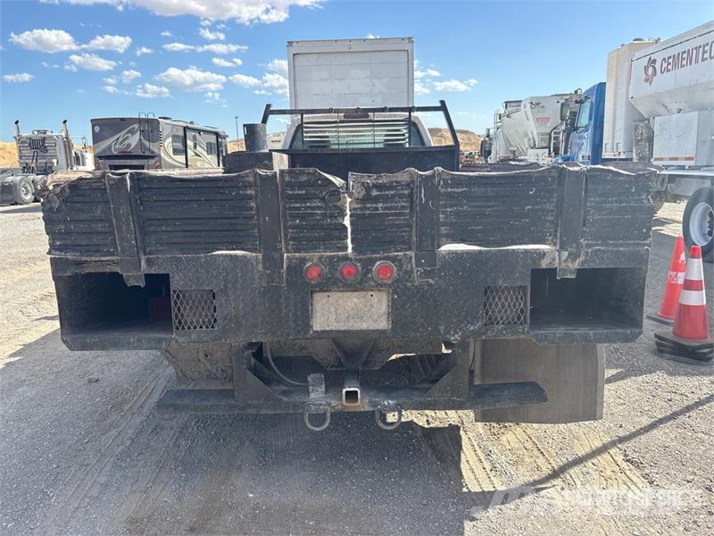 Ford F-550 4x2 Flatbed Truck Flakbilar
