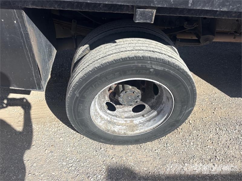 Ford F-550 4x2 Flatbed Truck Flakbilar