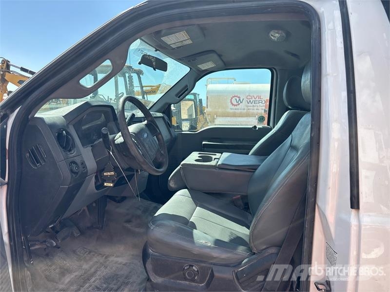Ford F-550 4x2 Flatbed Truck Madelautod