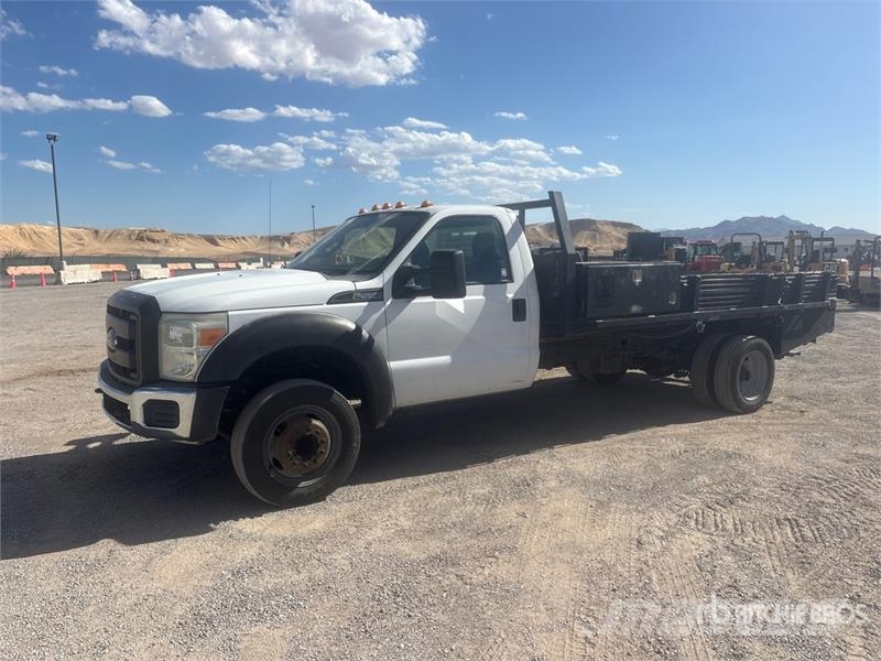 Ford F-550 4x2 Flatbed Truck Flakbilar