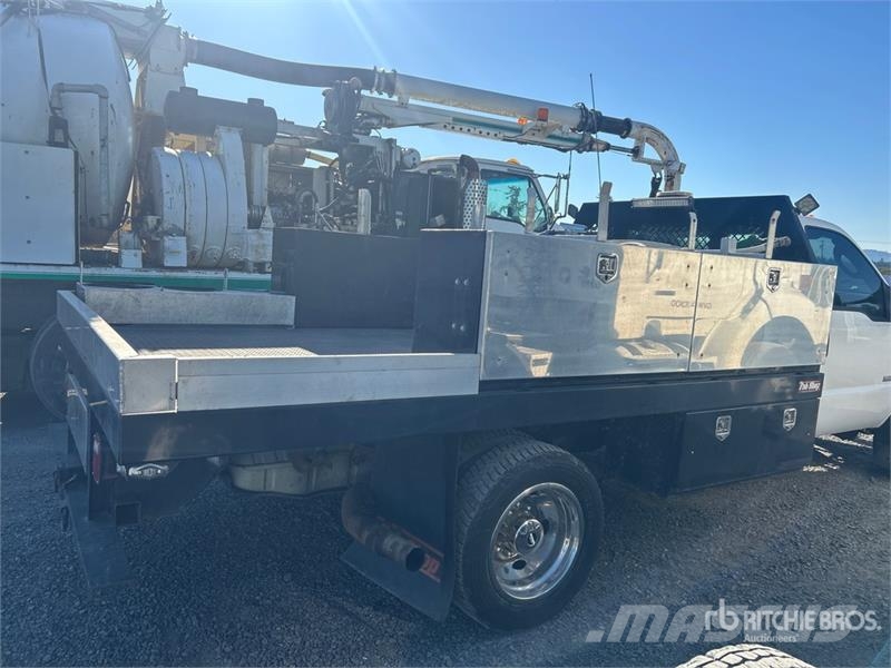 Ford F-550 4x2 Flatbed Truck Lastbil med lad/Flatbed