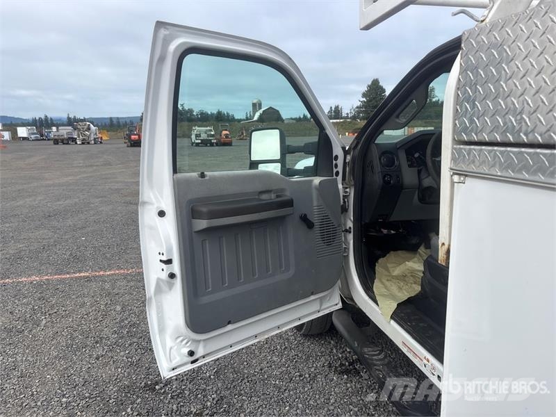 Ford F-550 4x2 Utility Truck Prekucniki