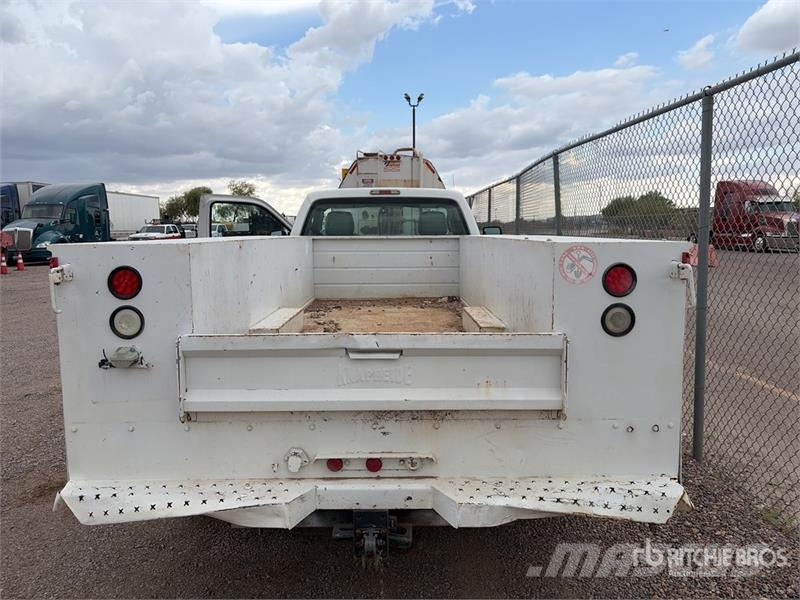 Ford F-550 4x2 Utility Truck Пикапи